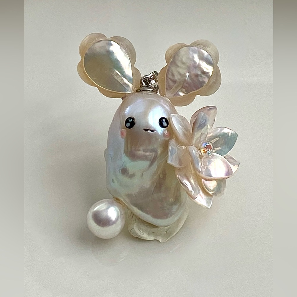 P220-EXCLUSIVE Handmade Premium Flameball Pearl Bunny Detchable Pendant